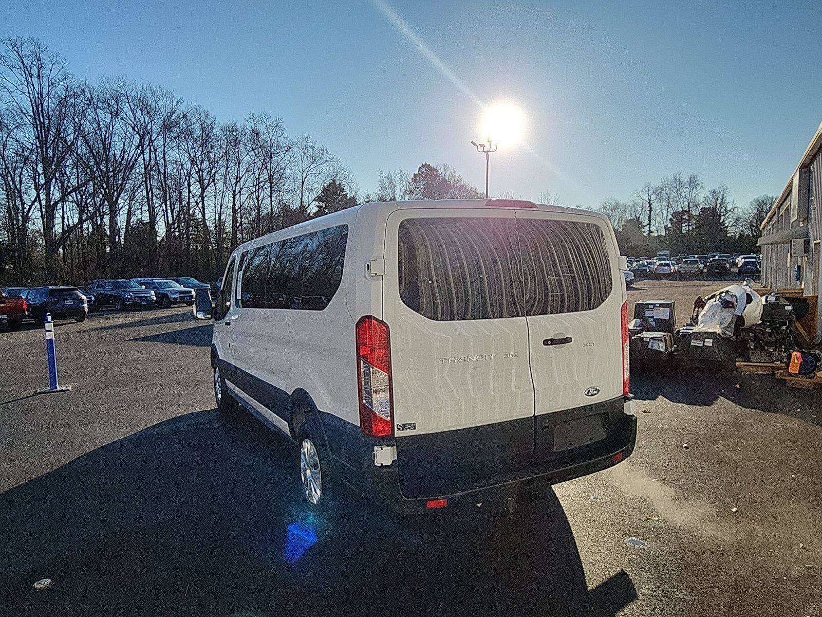 Used 2022 Ford Transit 350 XLT RWD image 3