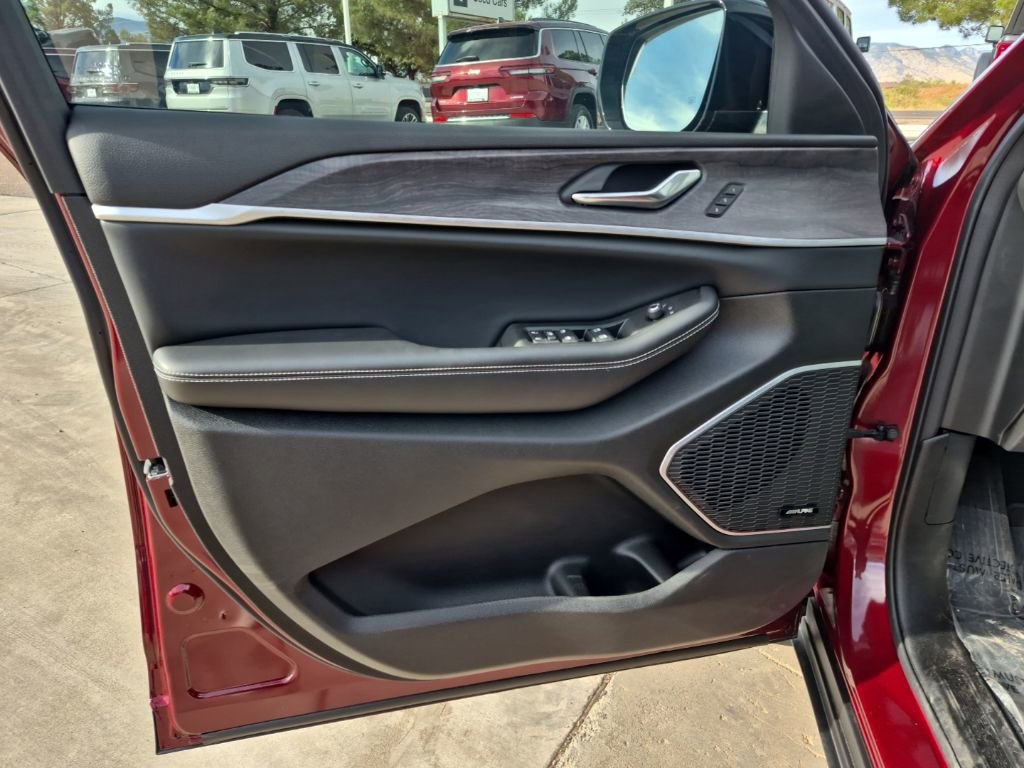 New 2024 Jeep Grand Cherokee Limited 4xe w/ Luxury Tech Group II image 16