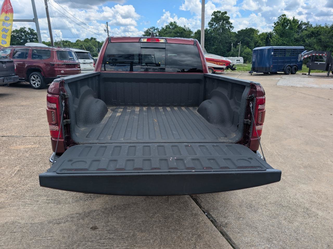 Used 2019 RAM 1500 Laramie AWD/4WD image 9