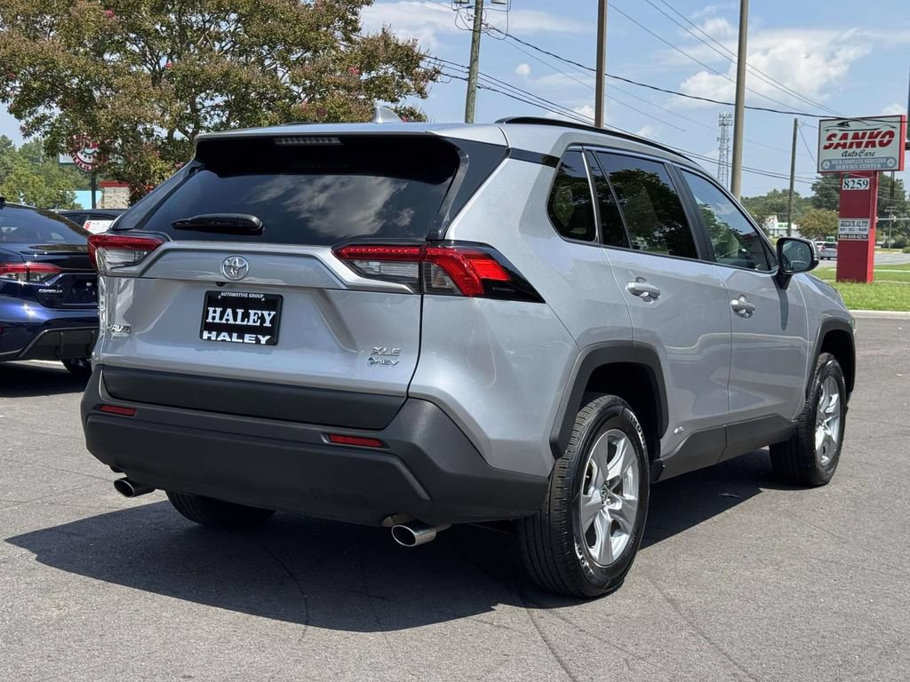 Used 2025 Toyota RAV4 XLE AWD/4WD image 21