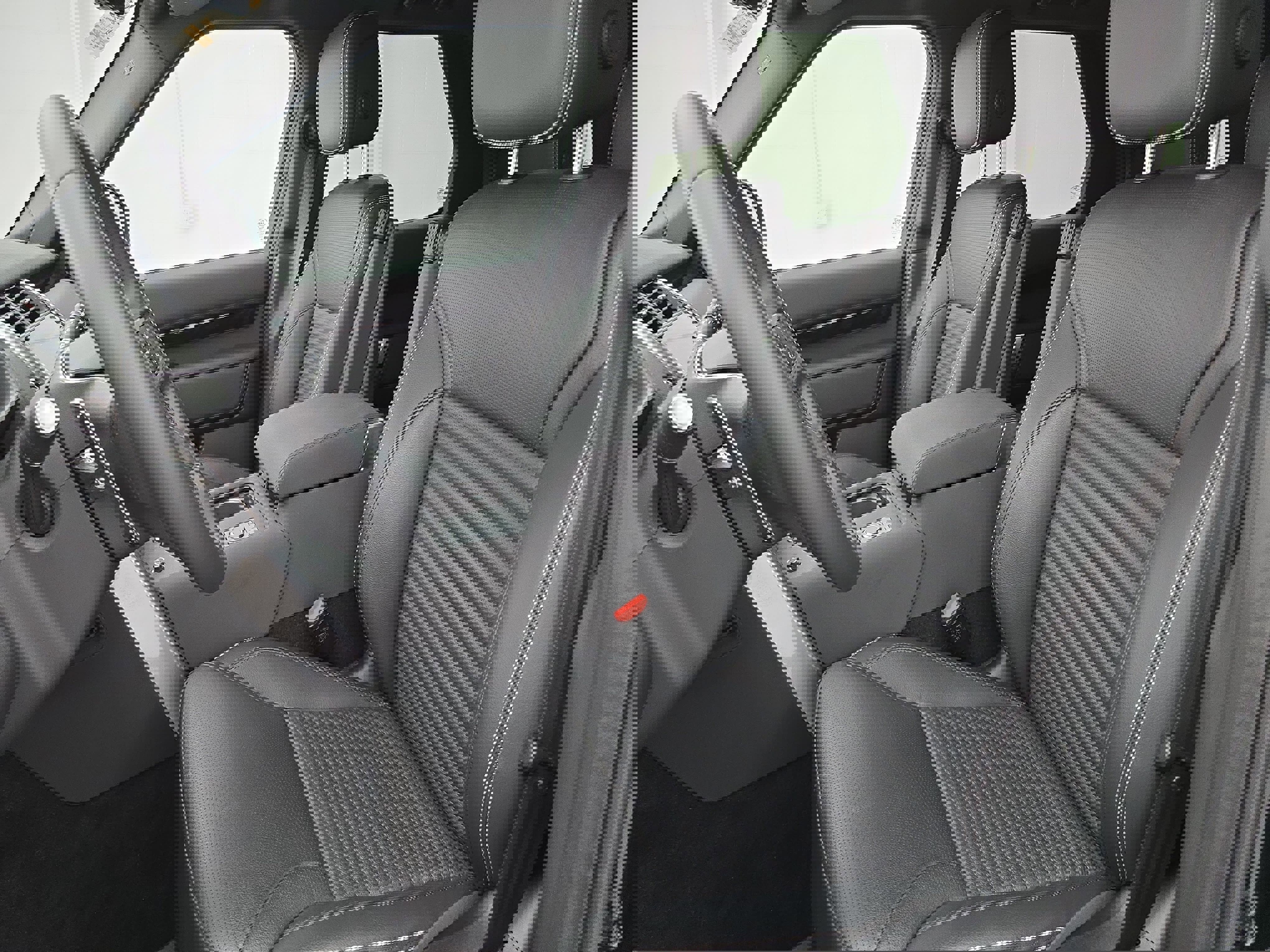 Certified 2025 Land Rover Discovery S image 16