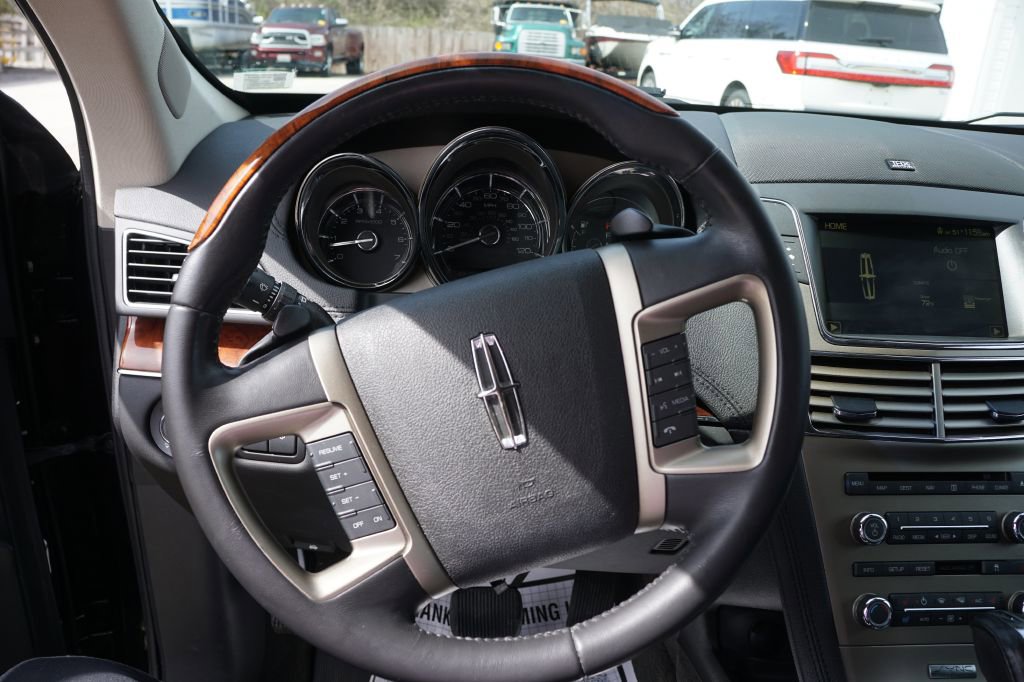Used 2010 Lincoln MKT image 7