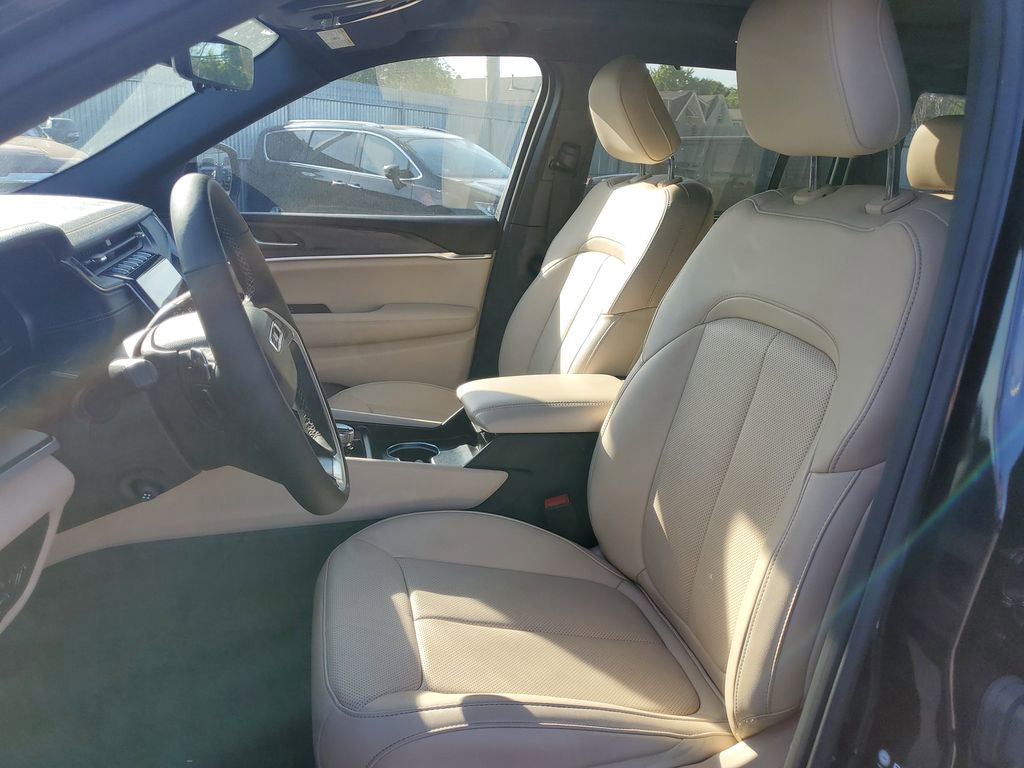 Used 2024 Jeep Grand Cherokee Limited w/ Luxury Tech Group II AWD/4WD image 18