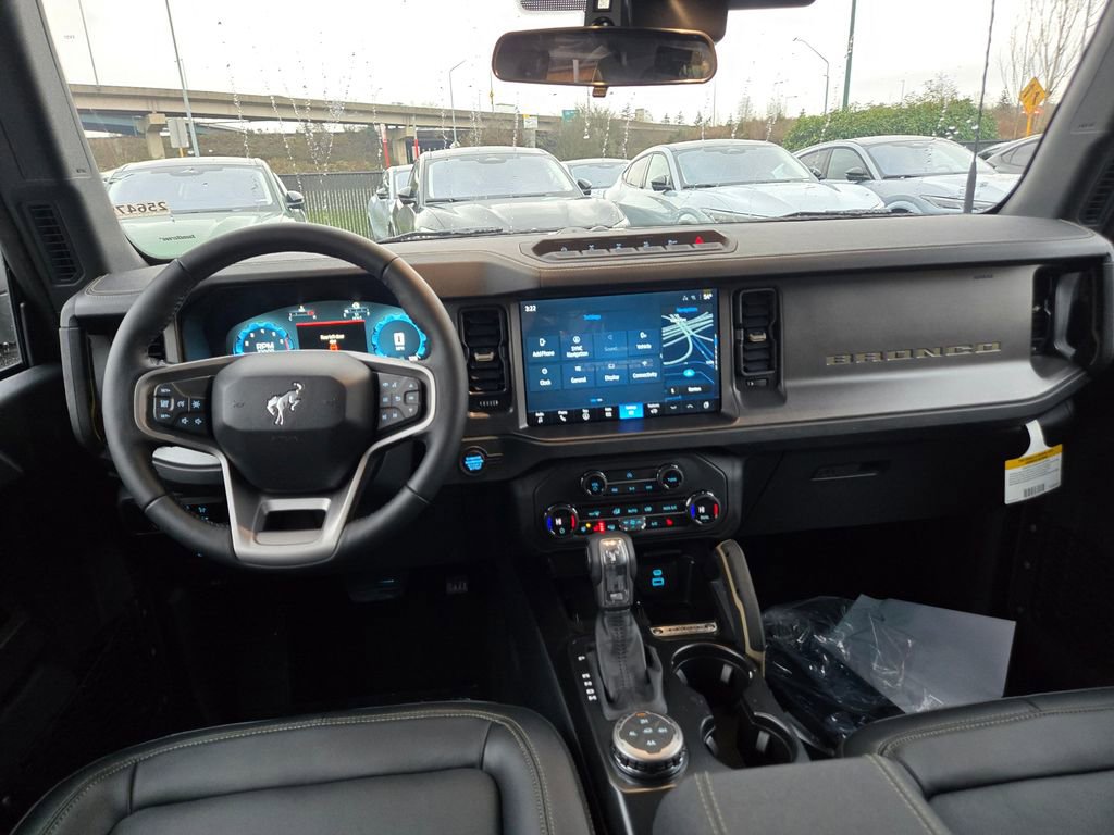 New 2025 Ford Bronco Badlands image 11