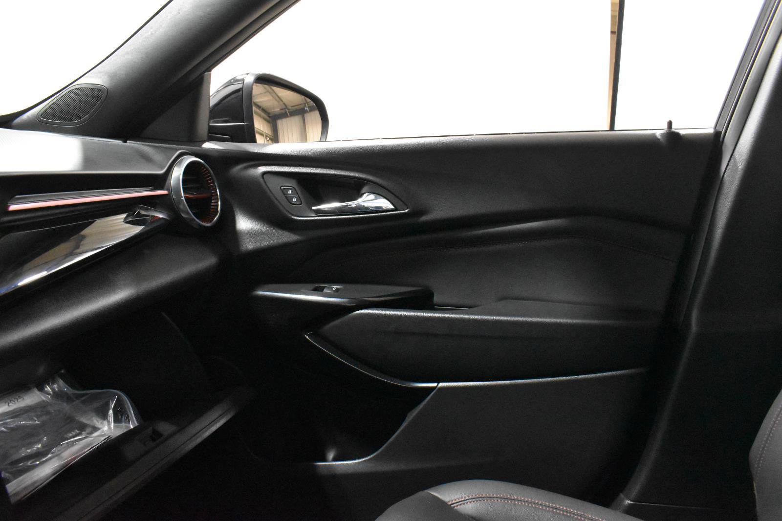 Used 2025 Chevrolet Trax RS image 19