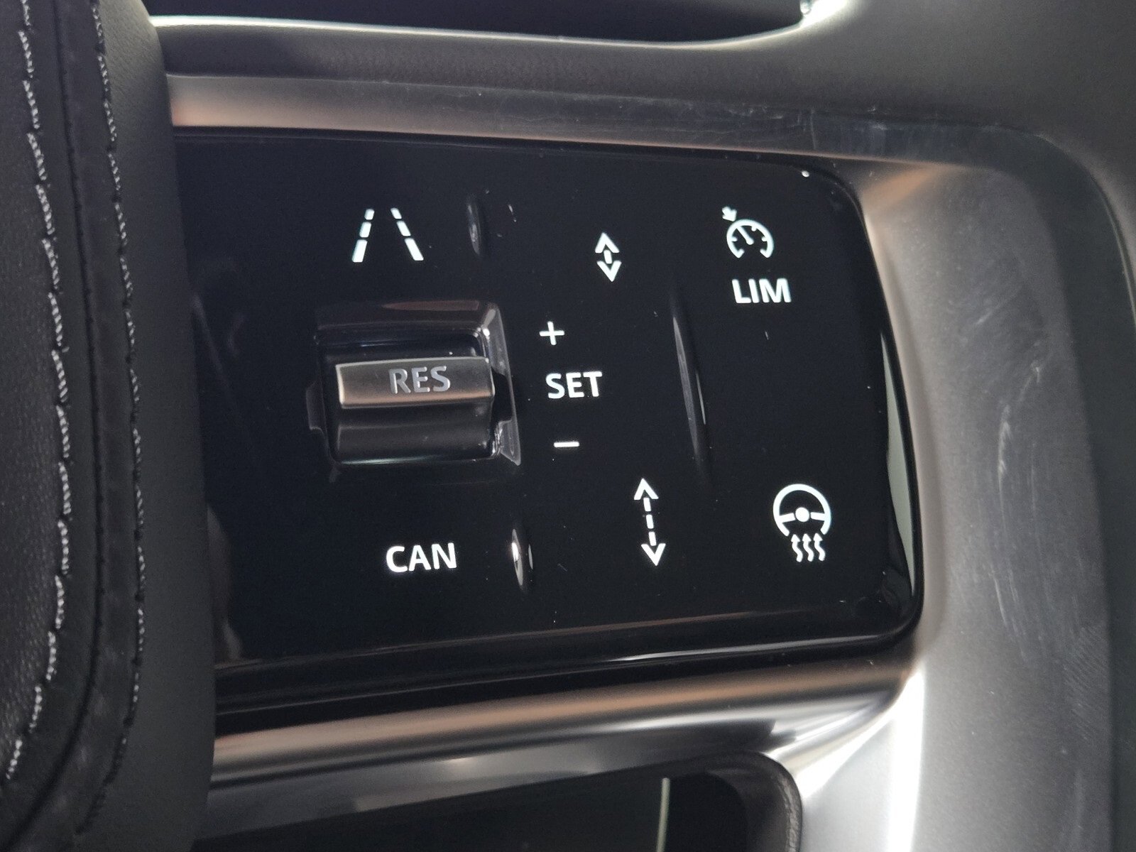 New 2025 Land Rover Range Rover Long Wheelbase SE image 24