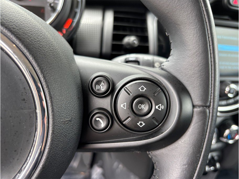 Used 2021 MINI Cooper 2-Door Hardtop FWD image 23