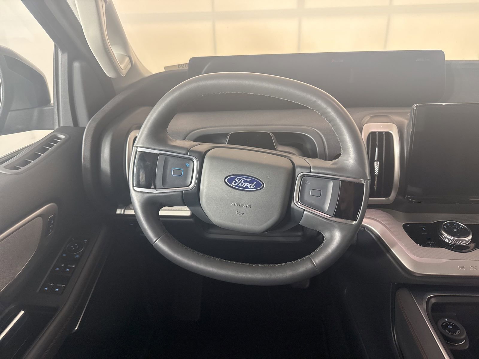 Used 2025 Ford Expedition Active image 11