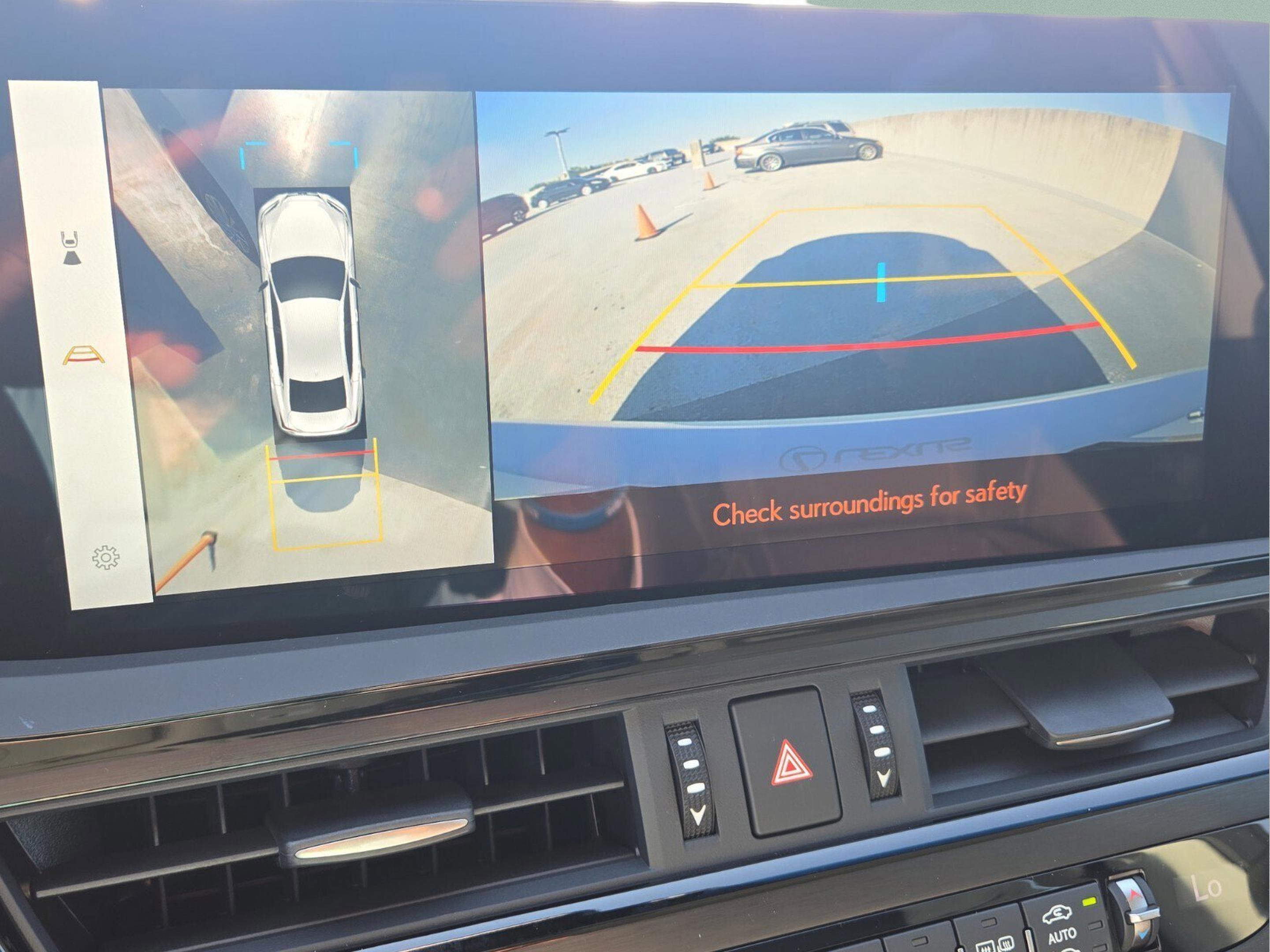 New 2025 Lexus ES 300h w/ Luxury Package image 12