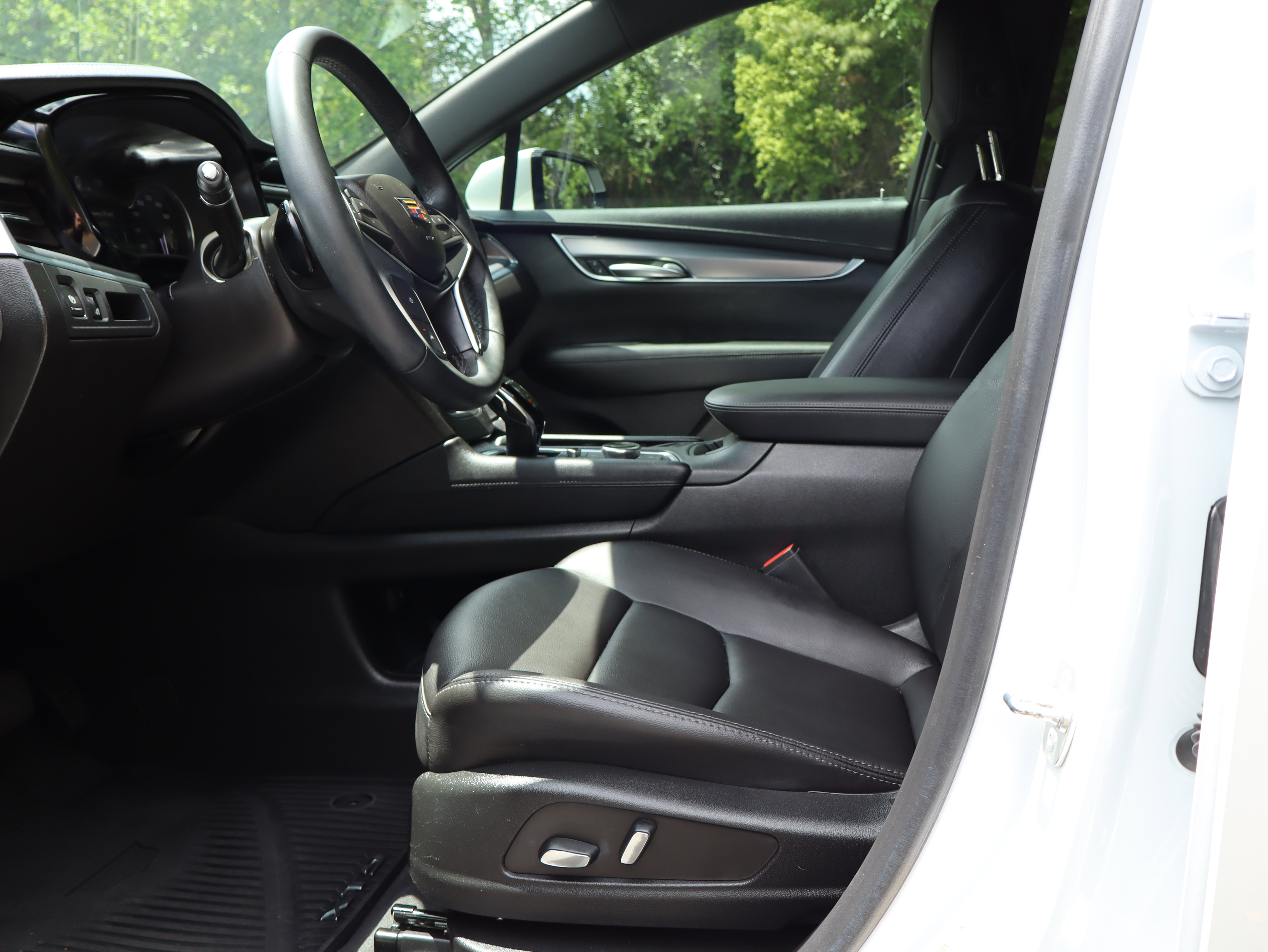 Certified 2024 Cadillac XT5 Luxury FWD image 15