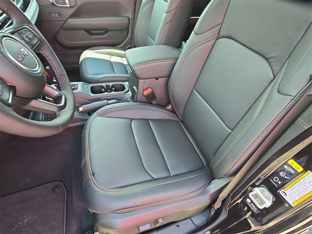 New 2025 Jeep Gladiator Sport image 15