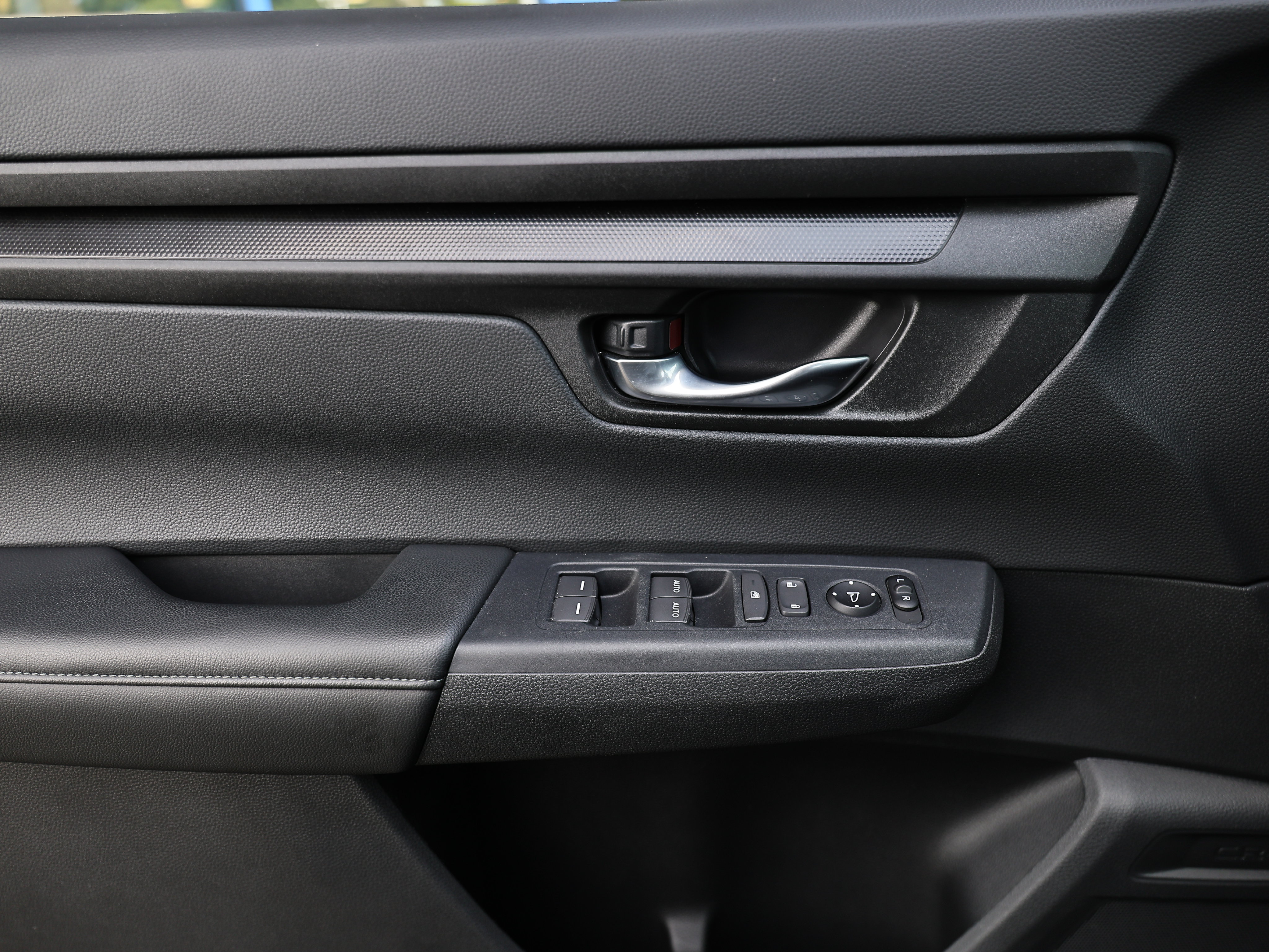Used 2025 Honda CR-V EX image 16