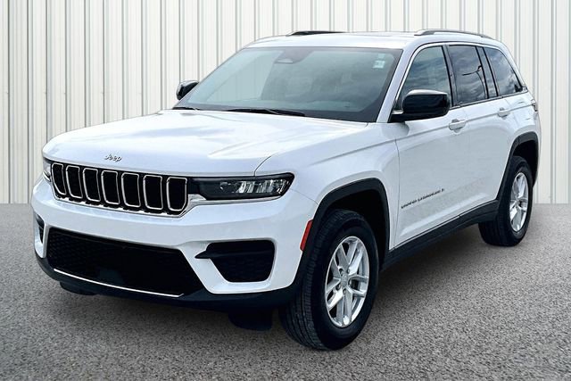 Used 2023 Jeep Grand Cherokee Laredo w/ Luxury Tech Group I AWD/4WD image 2