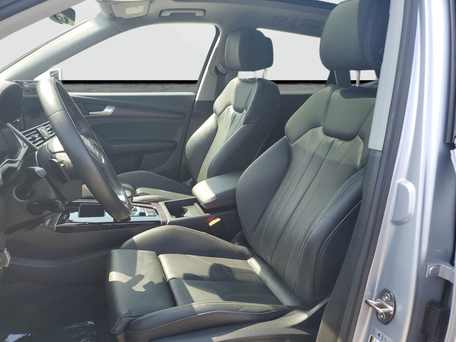 Used 2023 Audi Q5 e Premium w/ Convenience Package AWD/4WD image 19