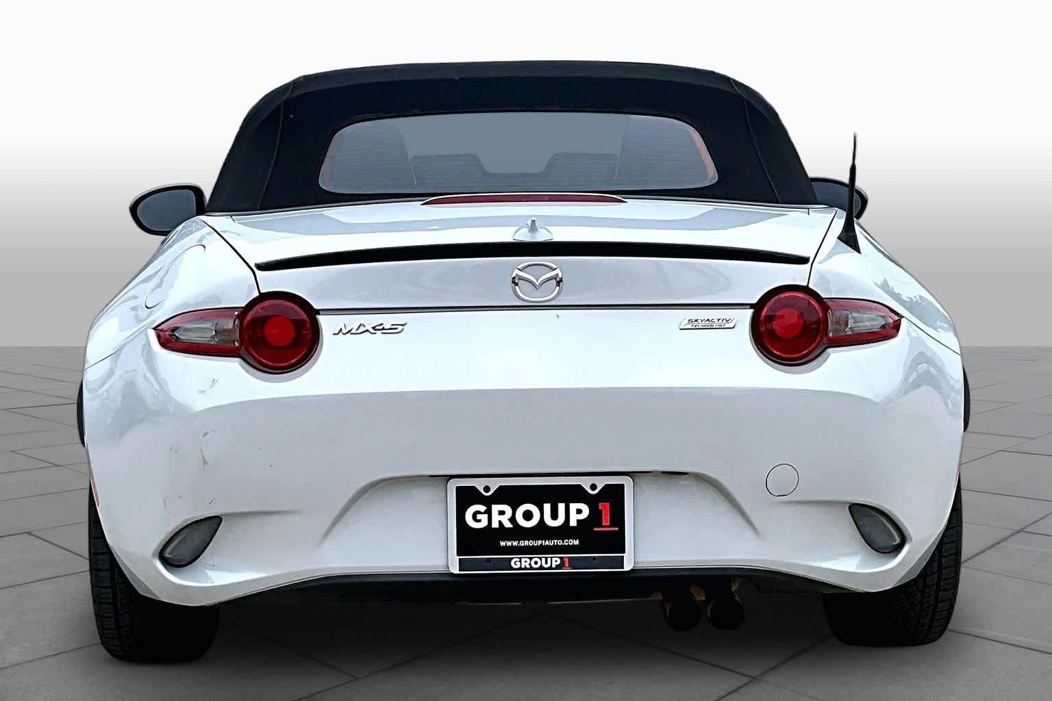 Used 2017 MAZDA MX-5 Miata Club RWD image 5