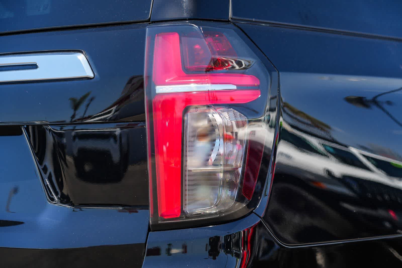 Used 2024 Chevrolet Suburban Premier AWD/4WD image 9