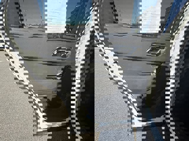 Used 2025 Land Rover Range Rover Velar Dynamic SE image 13