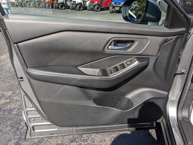 Used 2024 Nissan Rogue SV image 9