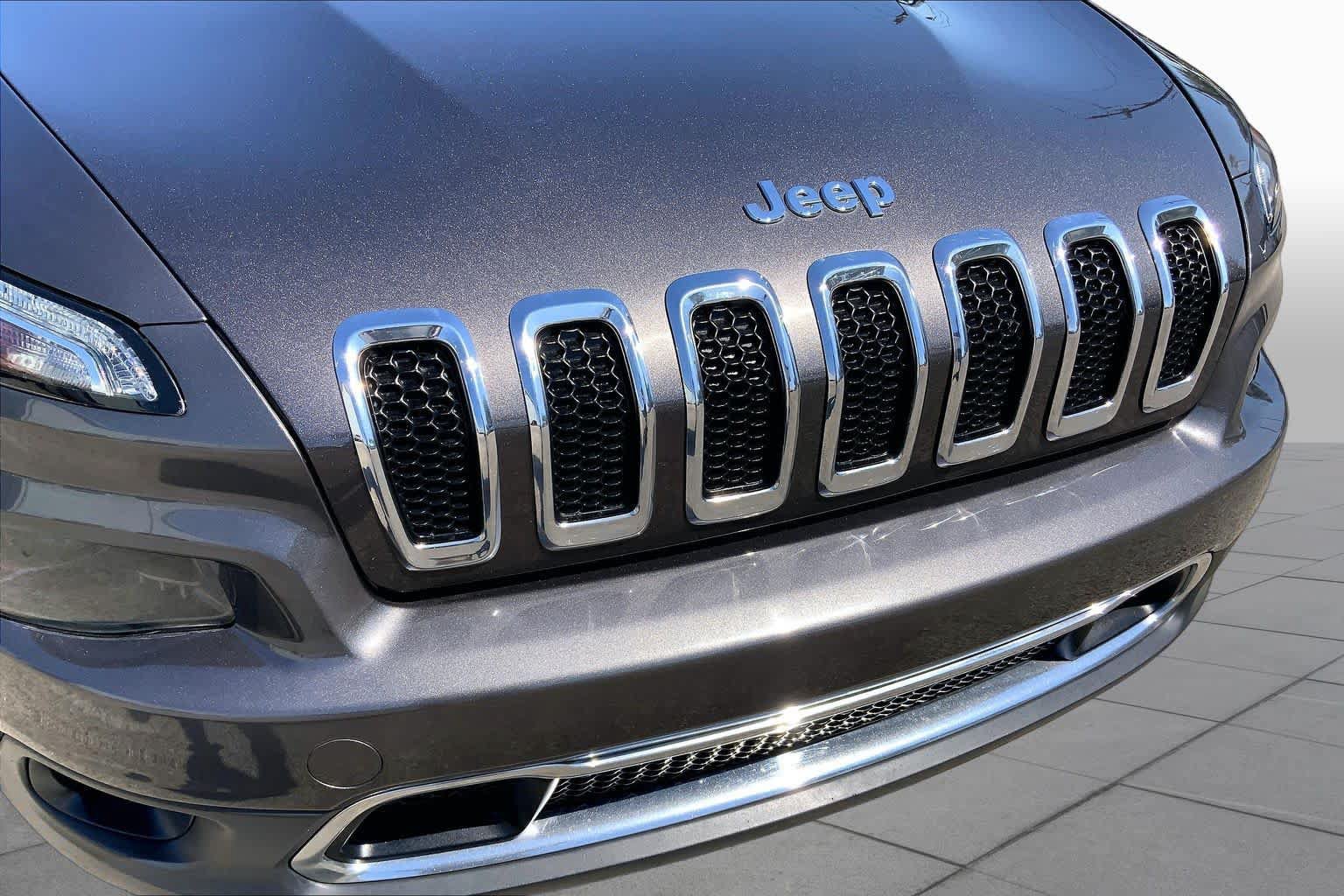 Used 2018 Jeep Cherokee Limited FWD image 28
