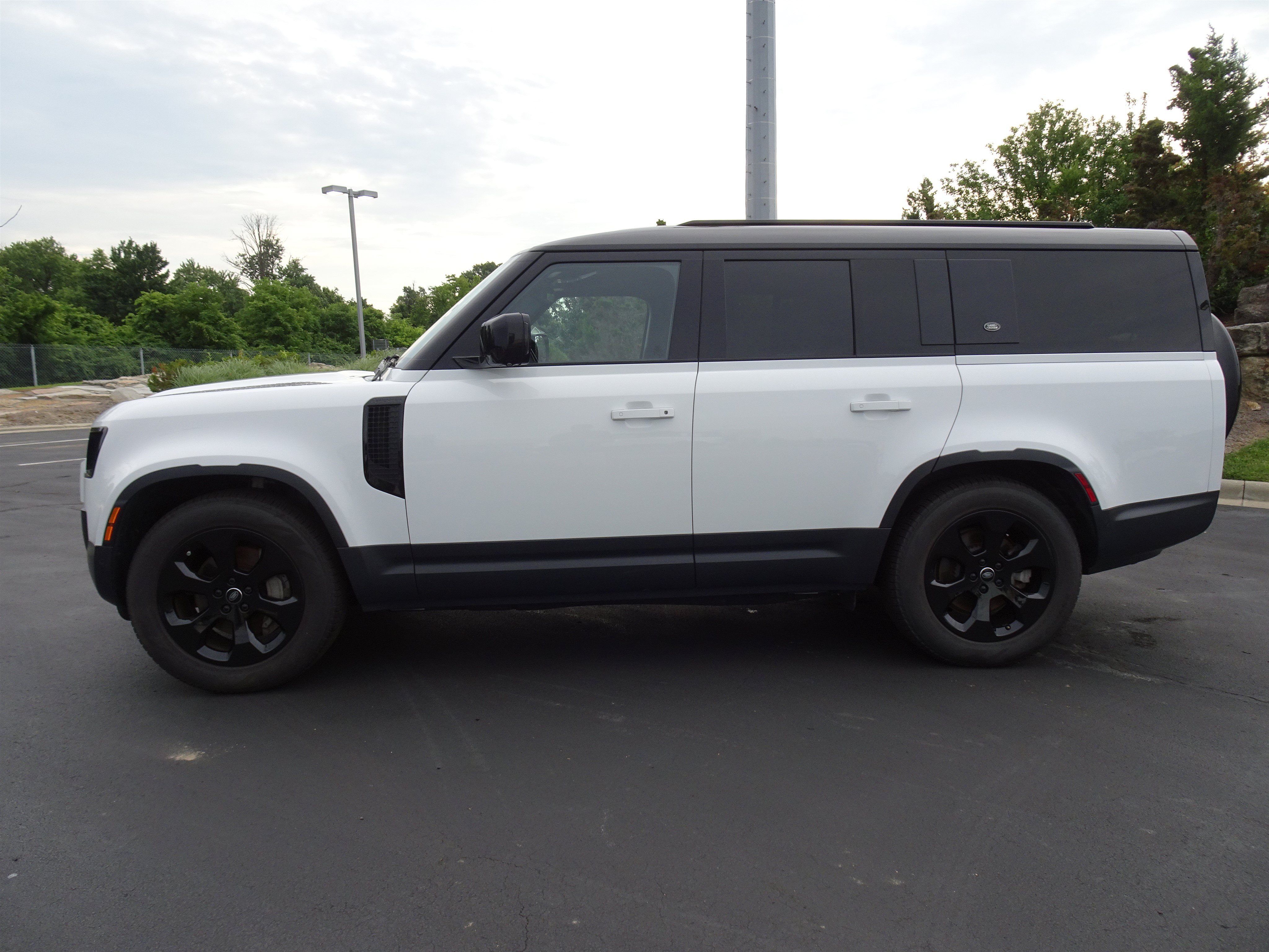 Certified 2024 Land Rover Defender 130 S AWD/4WD image 7