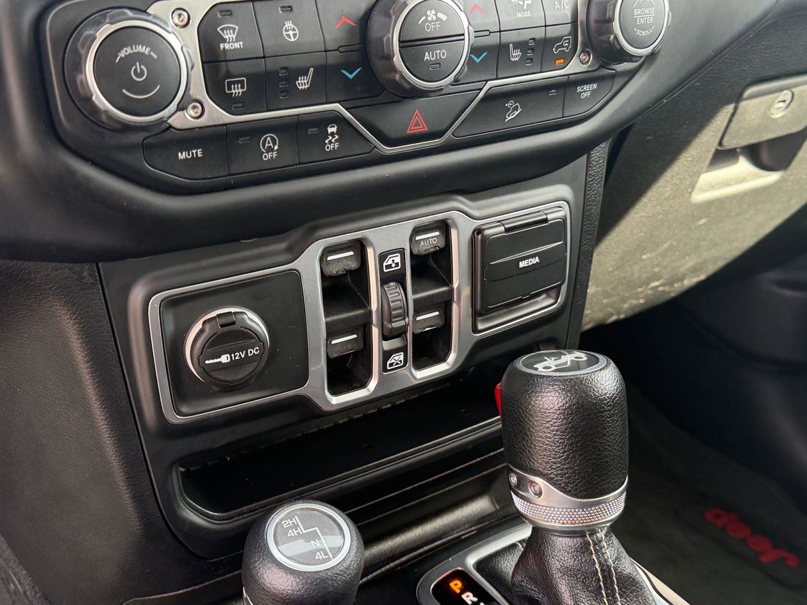 Used 2018 Jeep Wrangler Unlimited Sahara w/ Dual Top Group image 23