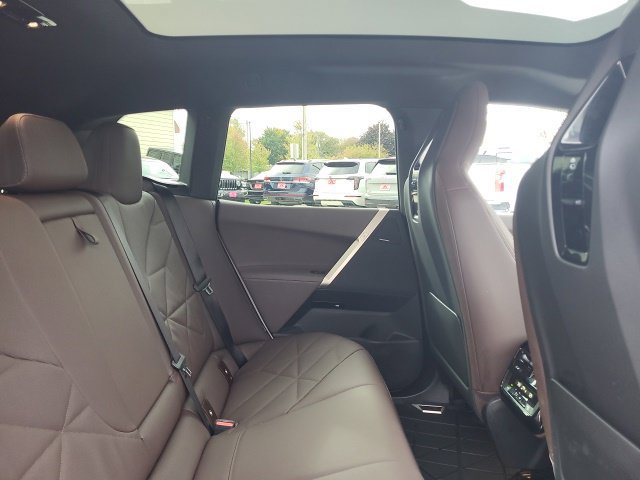 Used 2024 BMW iX xDrive50 w/ Premium Package AWD/4WD image 27