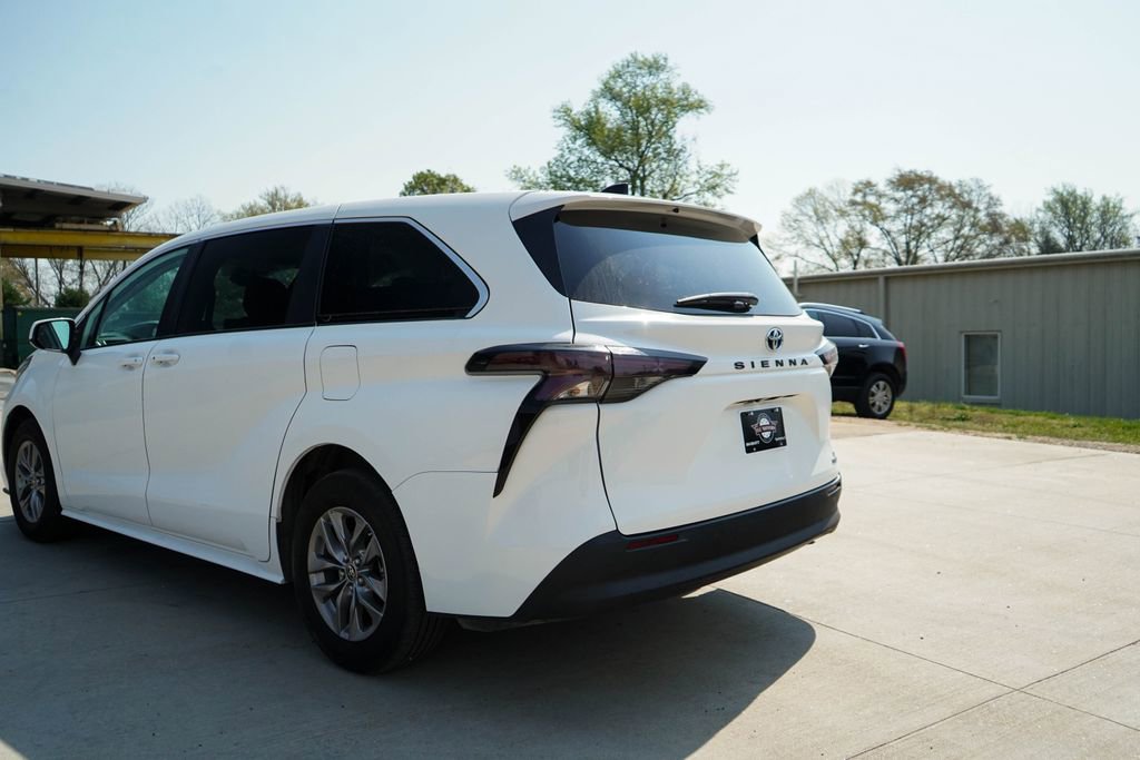 Used 2024 Toyota Sienna LE image 15
