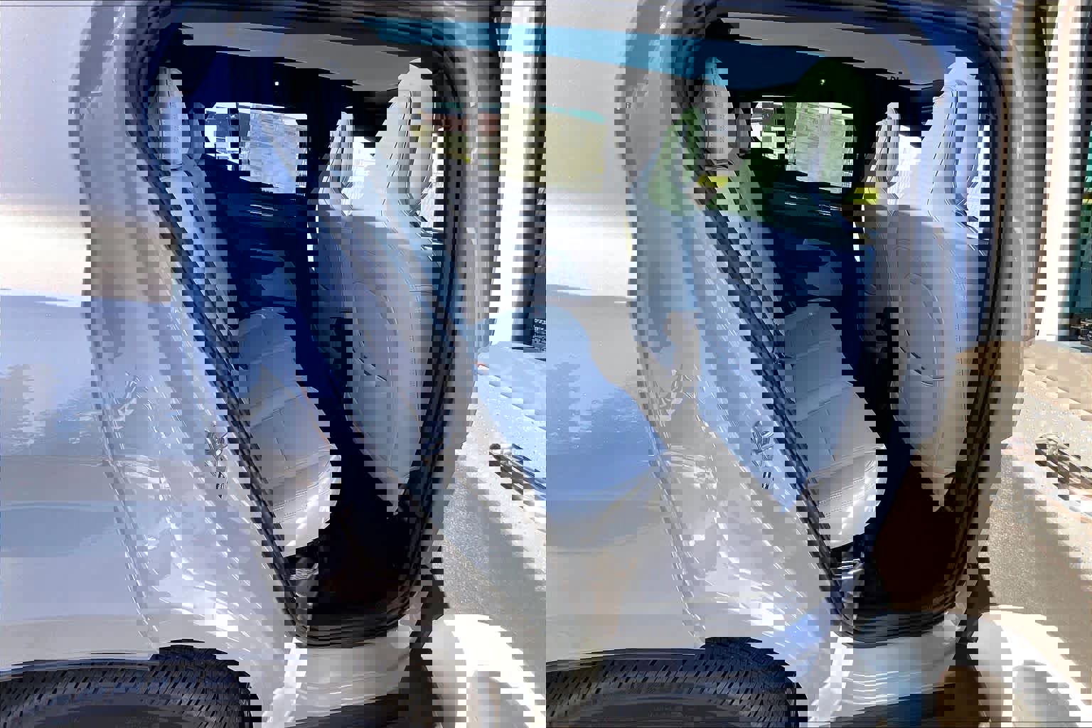 New 2025 Volvo EX30 Ultra w/ Protection Package Premier image 27