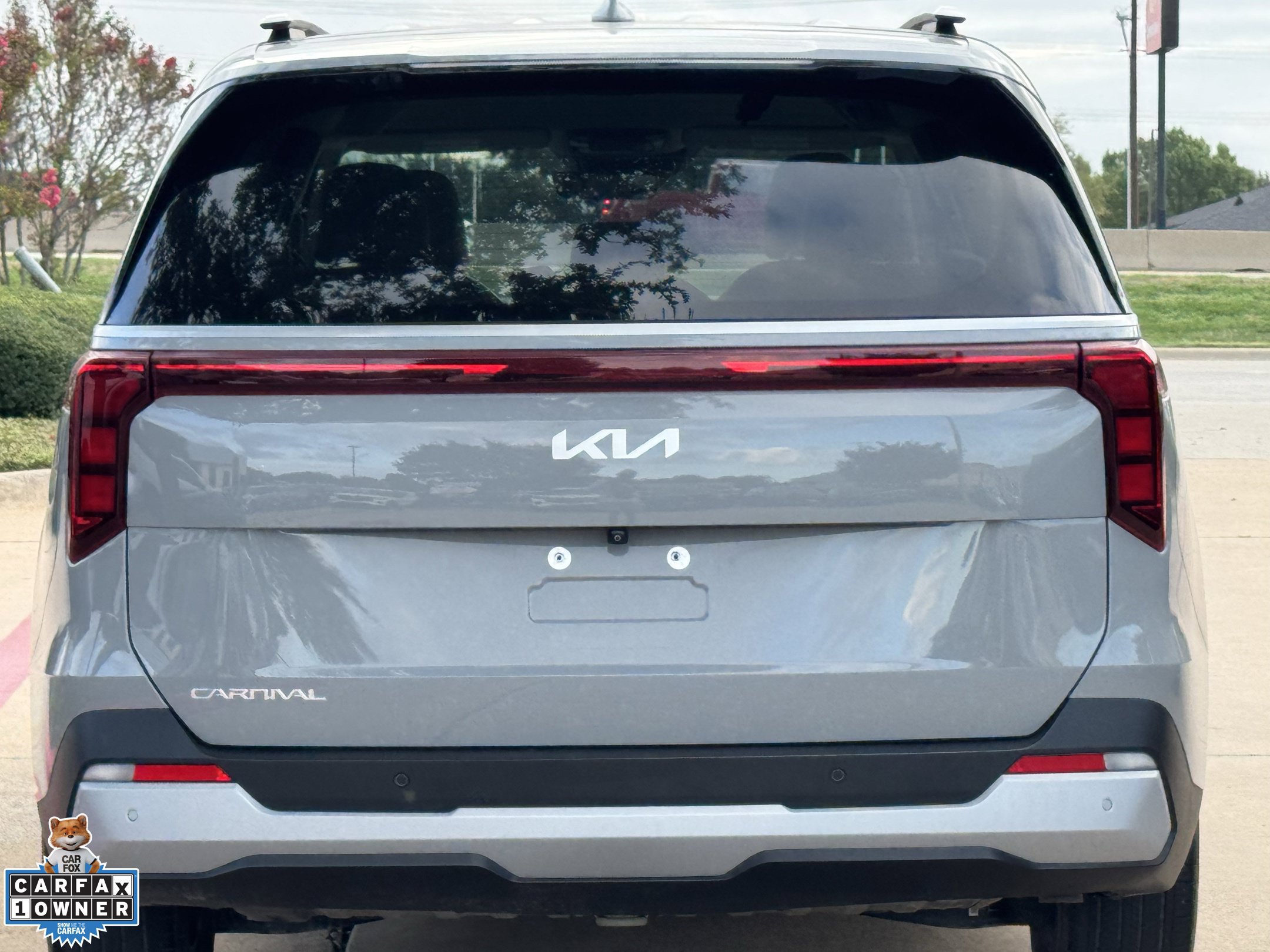 Used 2025 Kia Carnival EX FWD image 6