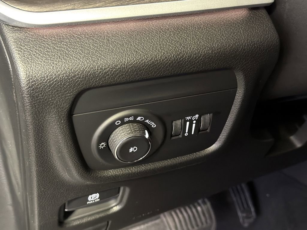 New 2025 Jeep Grand Cherokee Limited image 12