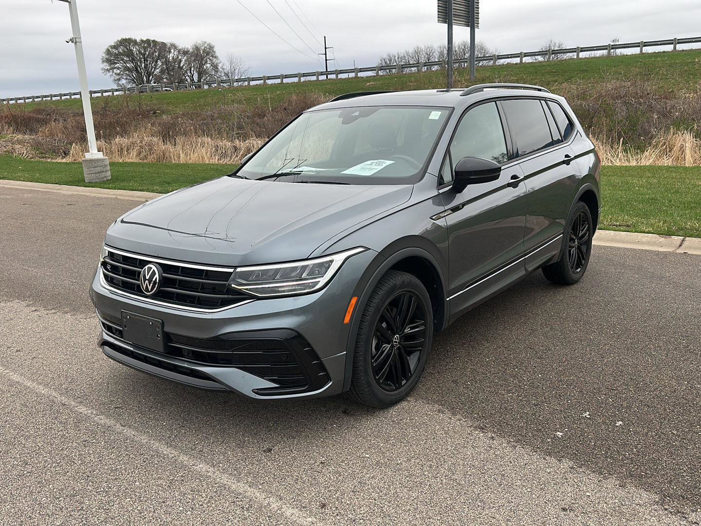 Used 2022 Volkswagen Tiguan SE R-Line image 7