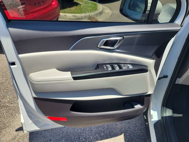 Used 2024 Kia Carnival LX FWD image 15