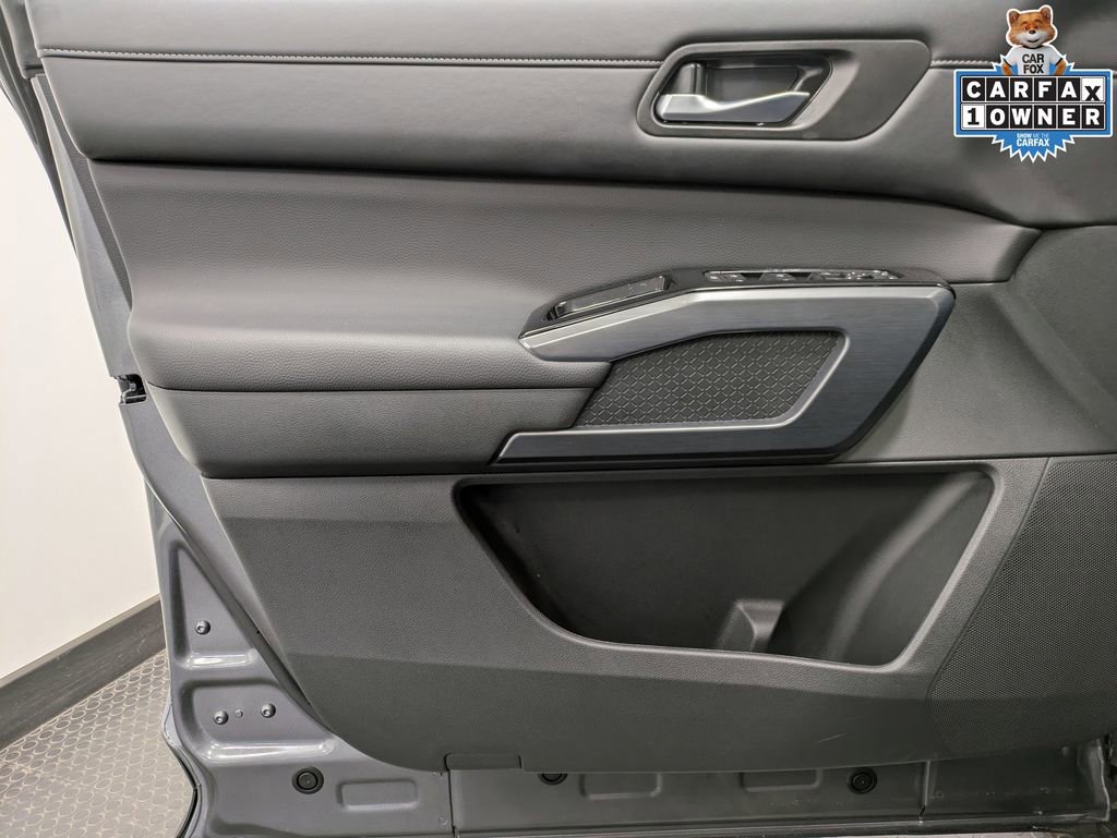 Used 2025 Nissan Pathfinder SL w/ SL Premium Package image 8