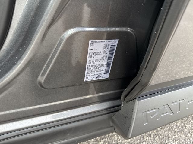 Used 2024 Nissan Pathfinder S image 34