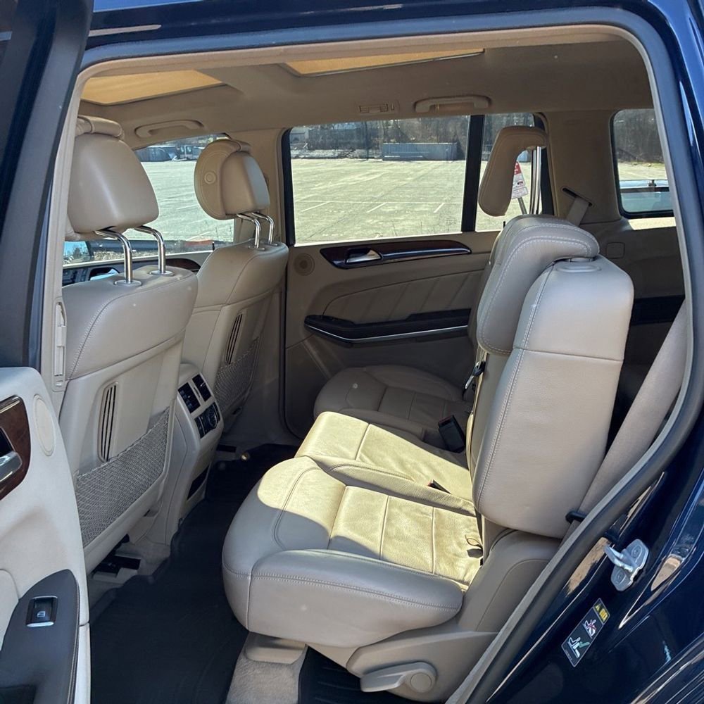 Used 2015 Mercedes-Benz GL 550 4MATIC image 17