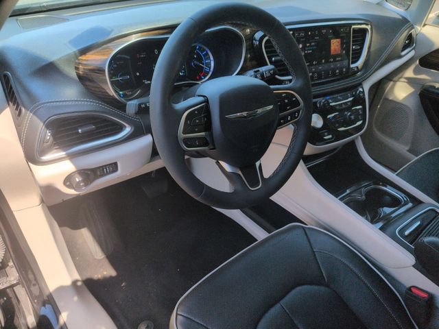 Used 2023 Chrysler Pacifica Limited FWD image 15