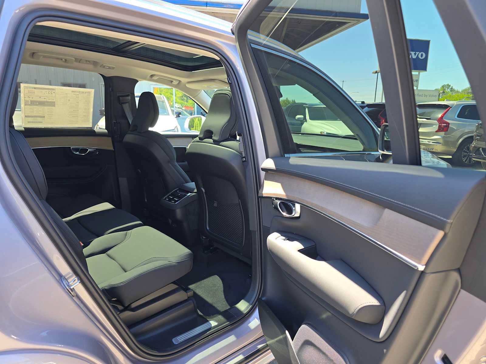 New 2026 Volvo XC90 B6 Plus w/ Protection Package AWD/4WD image 13