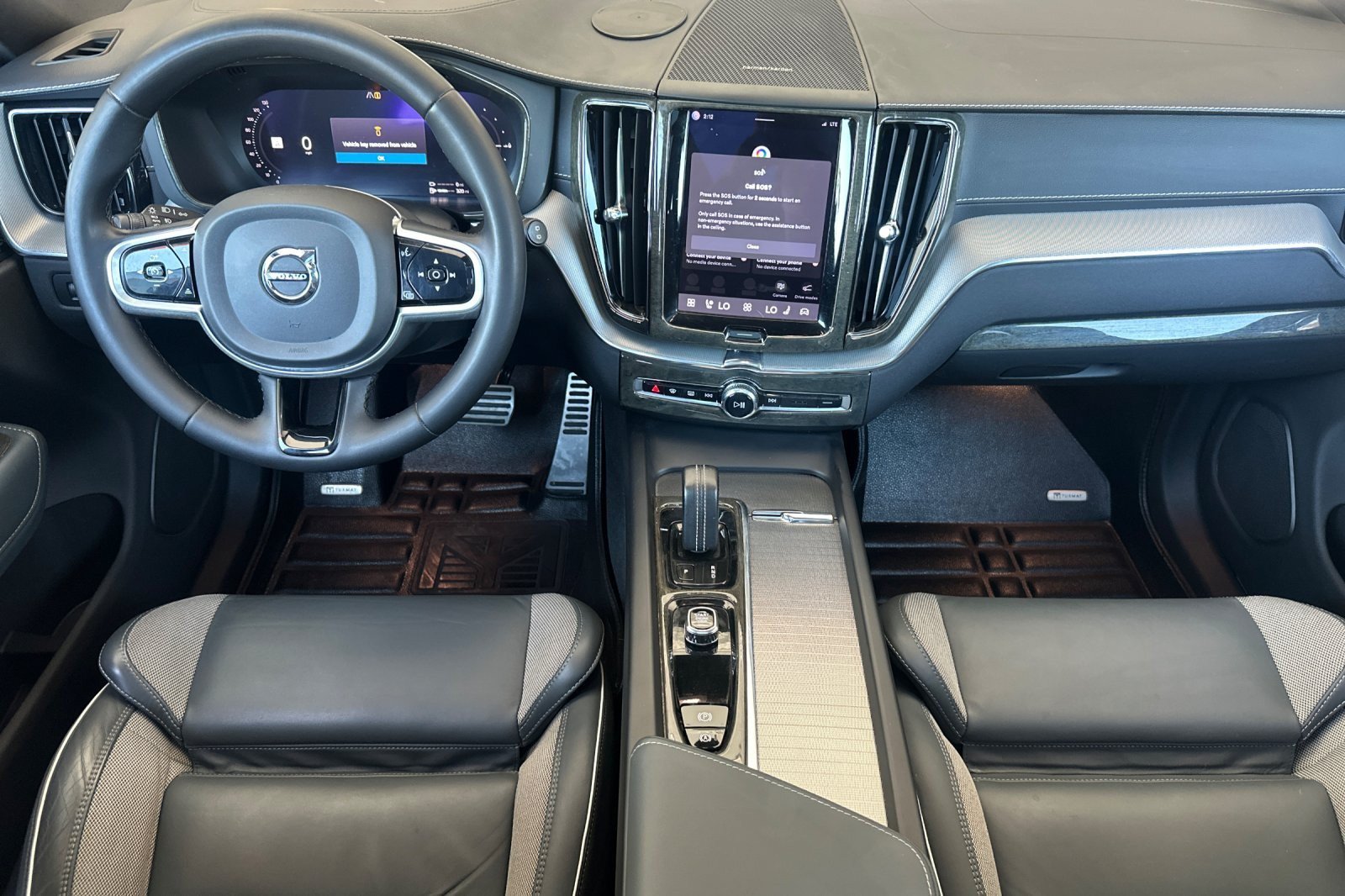 Used 2022 Volvo XC60 T8 R-Design w/ Advanced Package AWD/4WD image 12