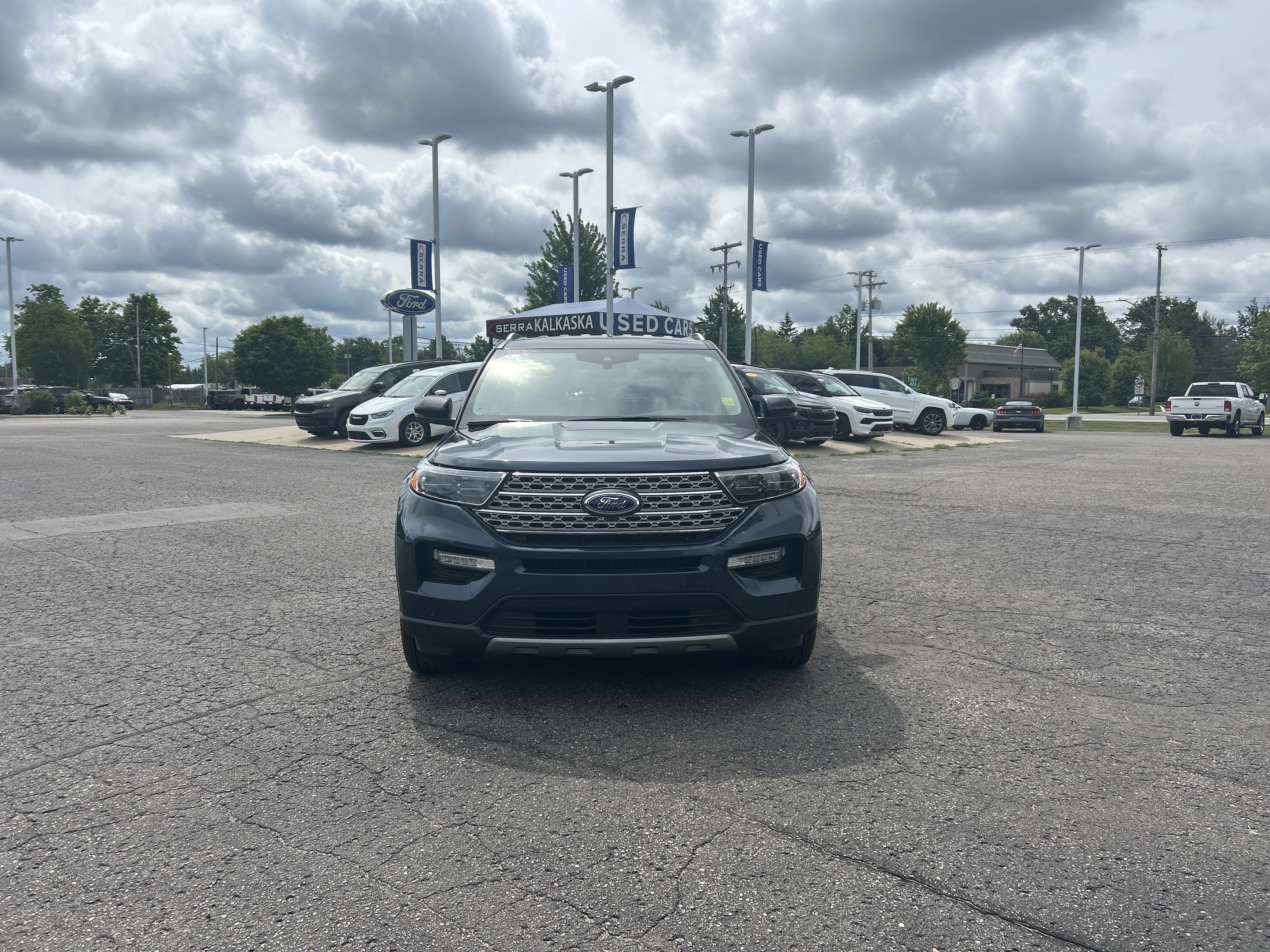 Used 2024 Ford Explorer Limited w/ Equipment Group 301A AWD/4WD image 8
