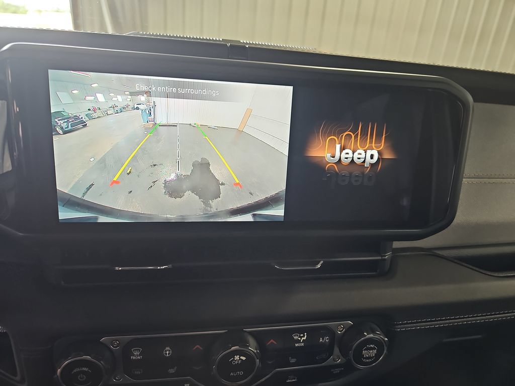 Used 2025 Jeep Wrangler Unlimited Sahara AWD/4WD image 23