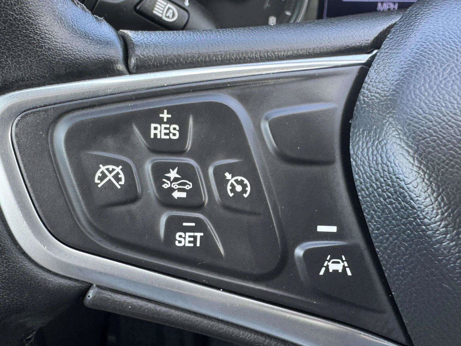 Used 2023 Chevrolet Equinox LT FWD image 23