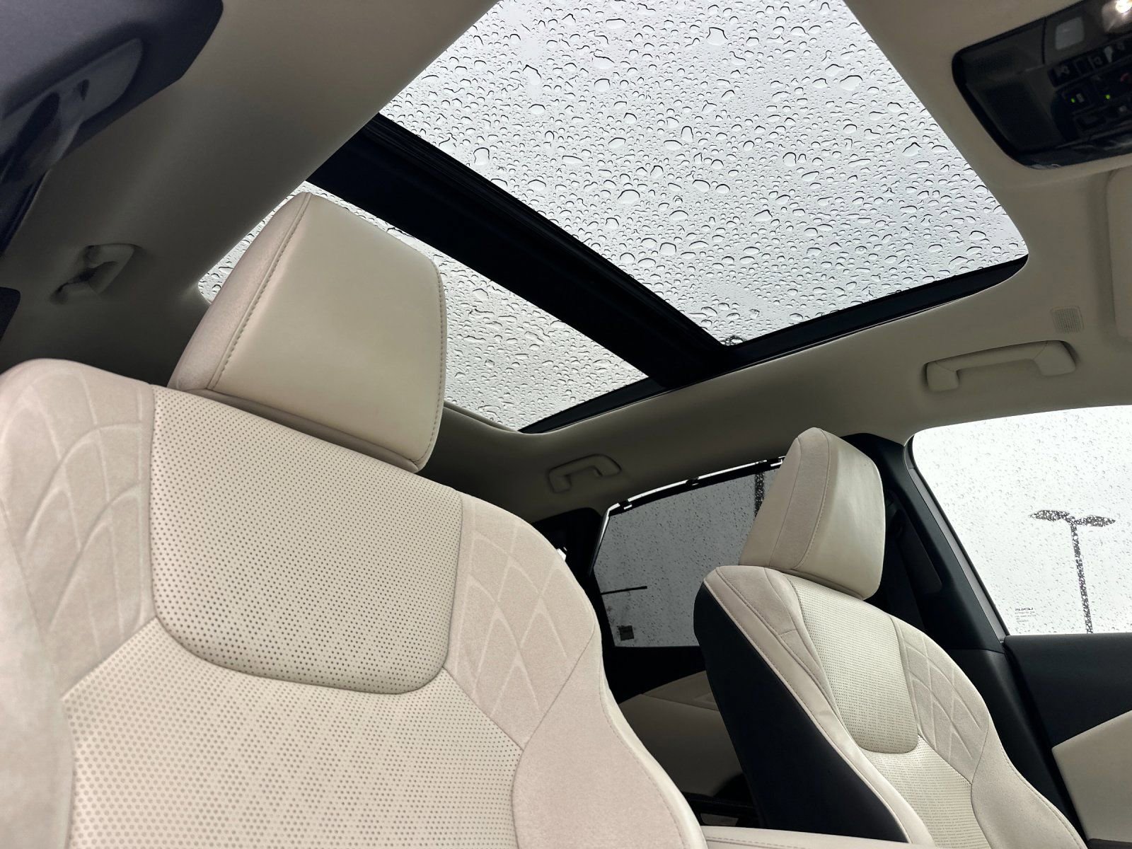 Used 2024 Lexus RX 350 w/ Convenience Package image 15