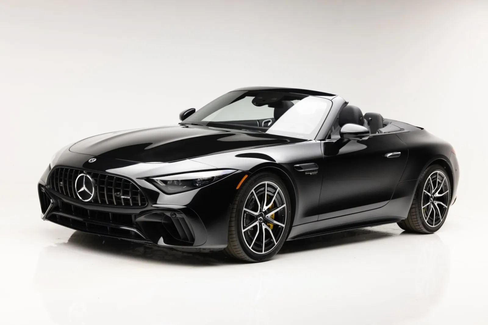 Used 2022 Mercedes-Benz SL 63 AMG 4MATIC w/ AMG Aerodynamic Package image 9