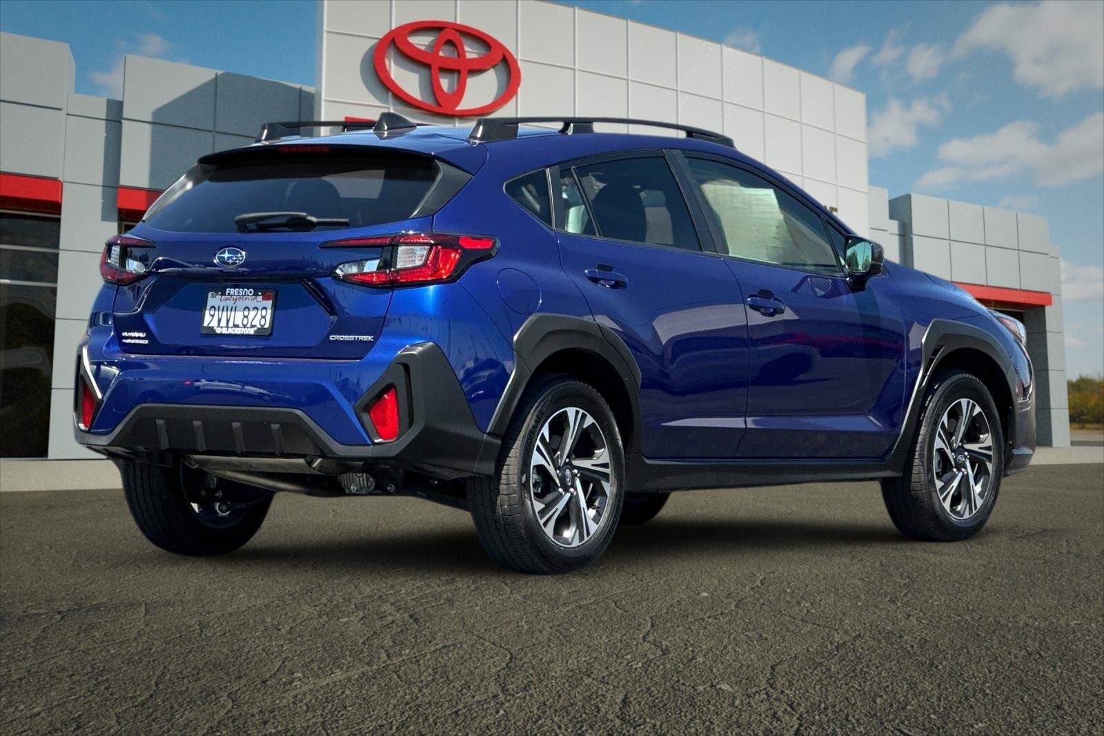 Used 2025 Subaru Crosstrek 2.5i Premium AWD/4WD image 3