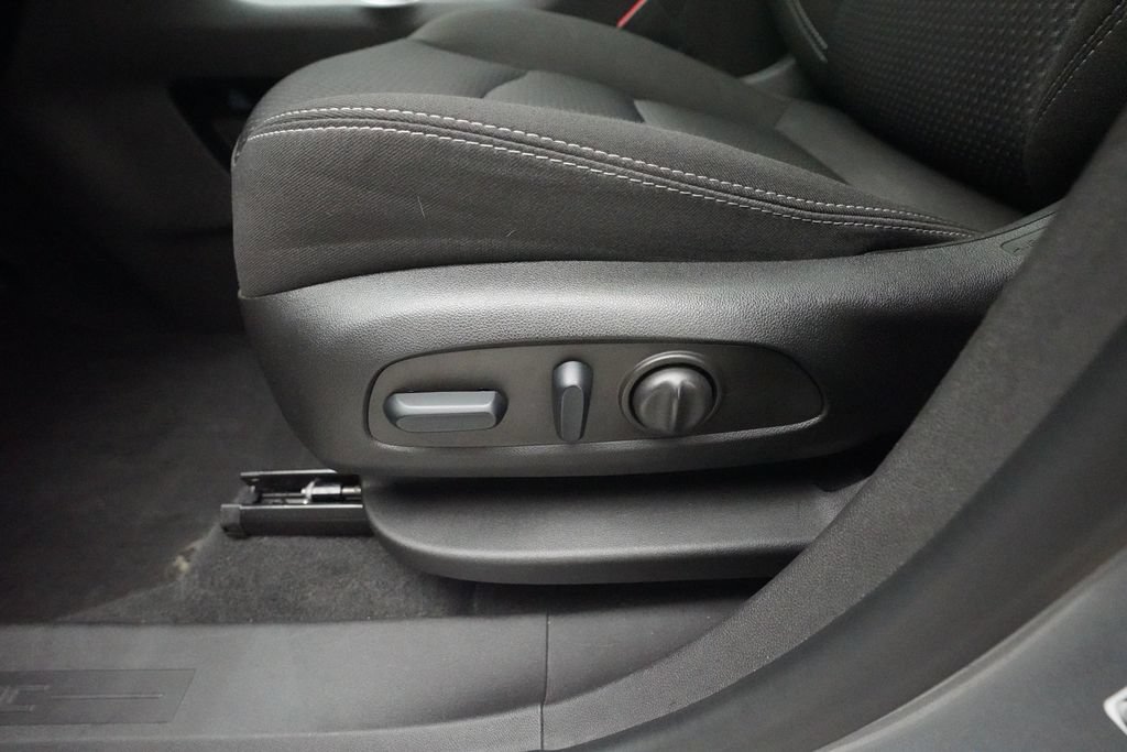 Used 2024 GMC Terrain SLE w/ Driver Convenience Package AWD/4WD image 27