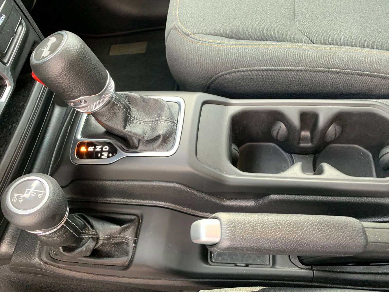 Used 2025 Jeep Wrangler Sahara image 40