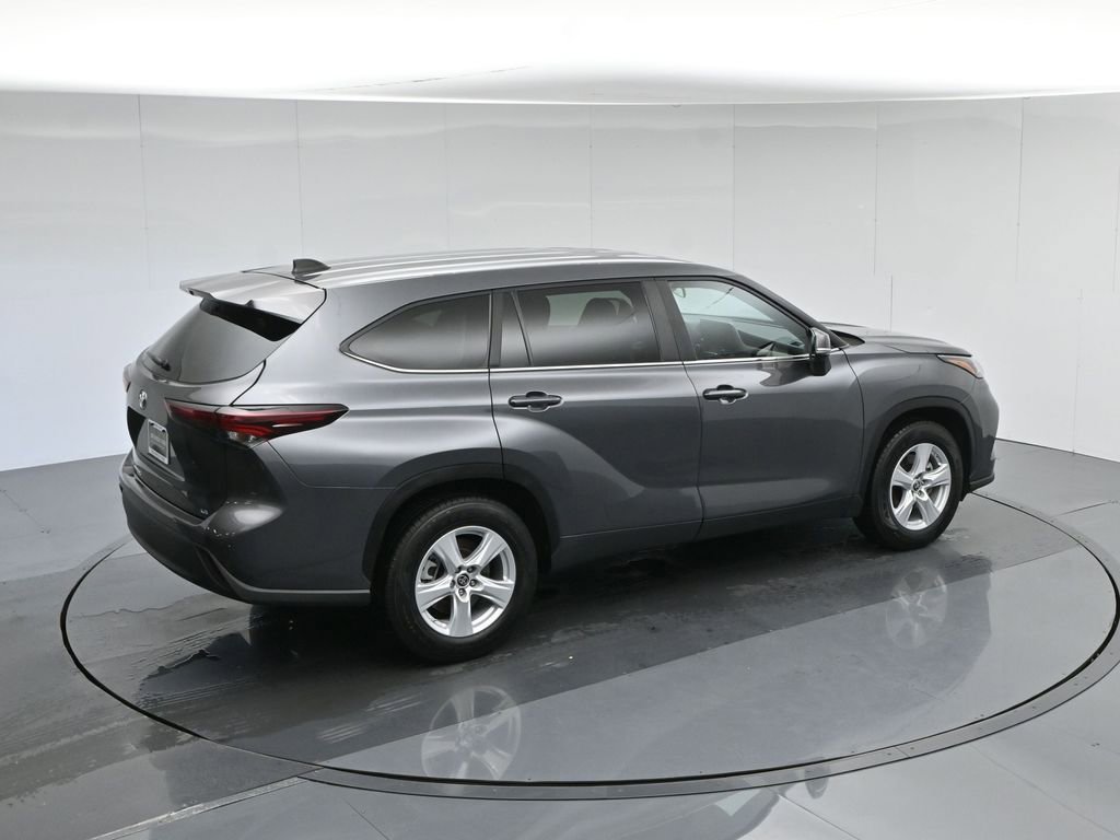Used 2024 Toyota Highlander LE image 47