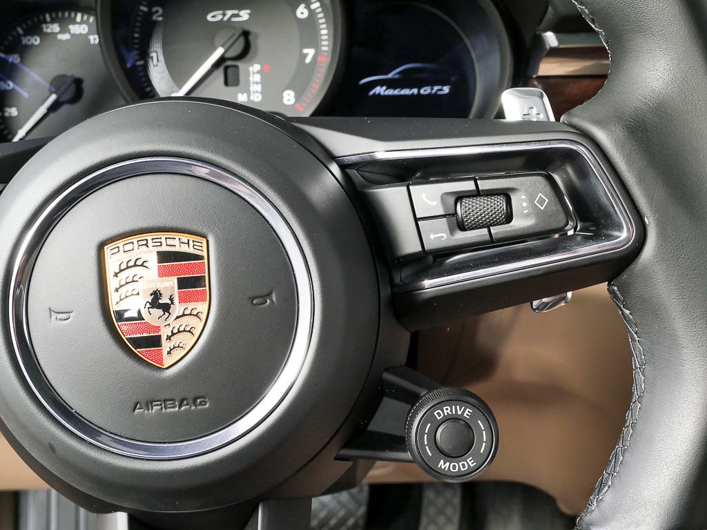 Certified 2025 Porsche Macan GTS image 12