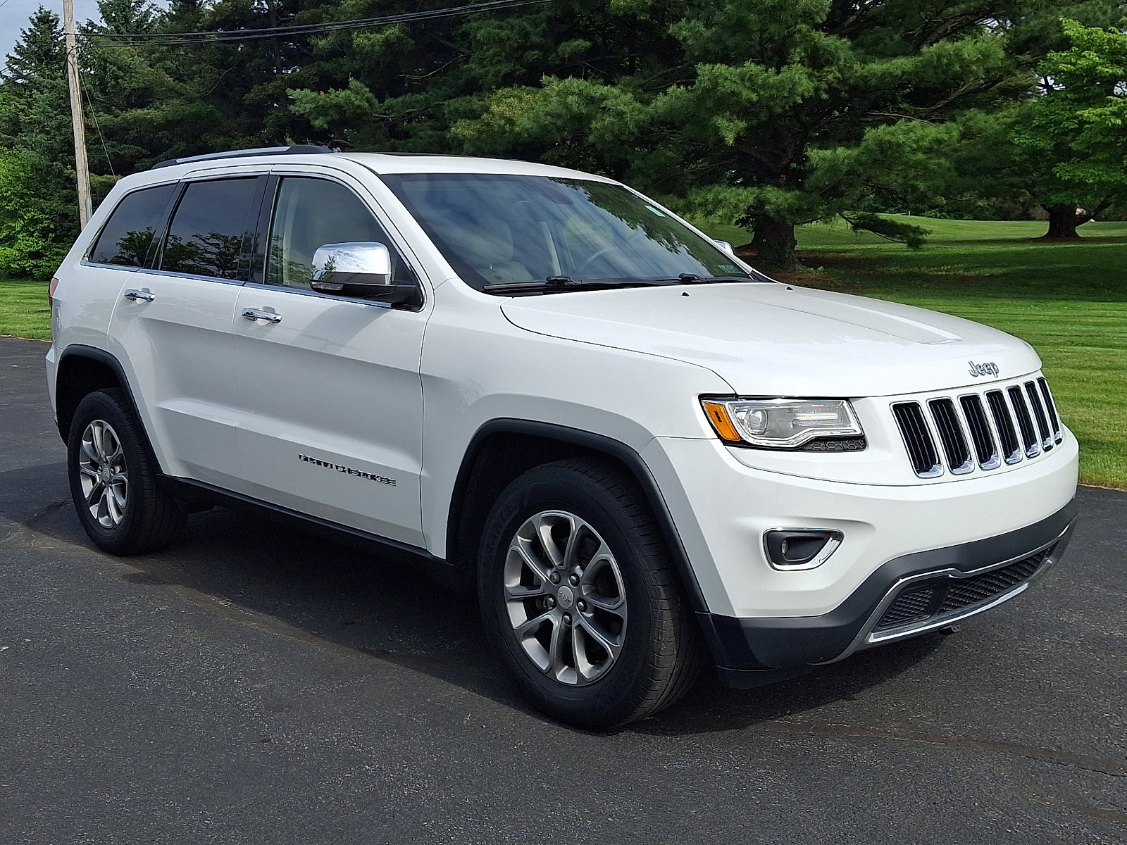 Used 2015 Jeep Grand Cherokee Limited w/ Luxury Group II AWD/4WD image 3