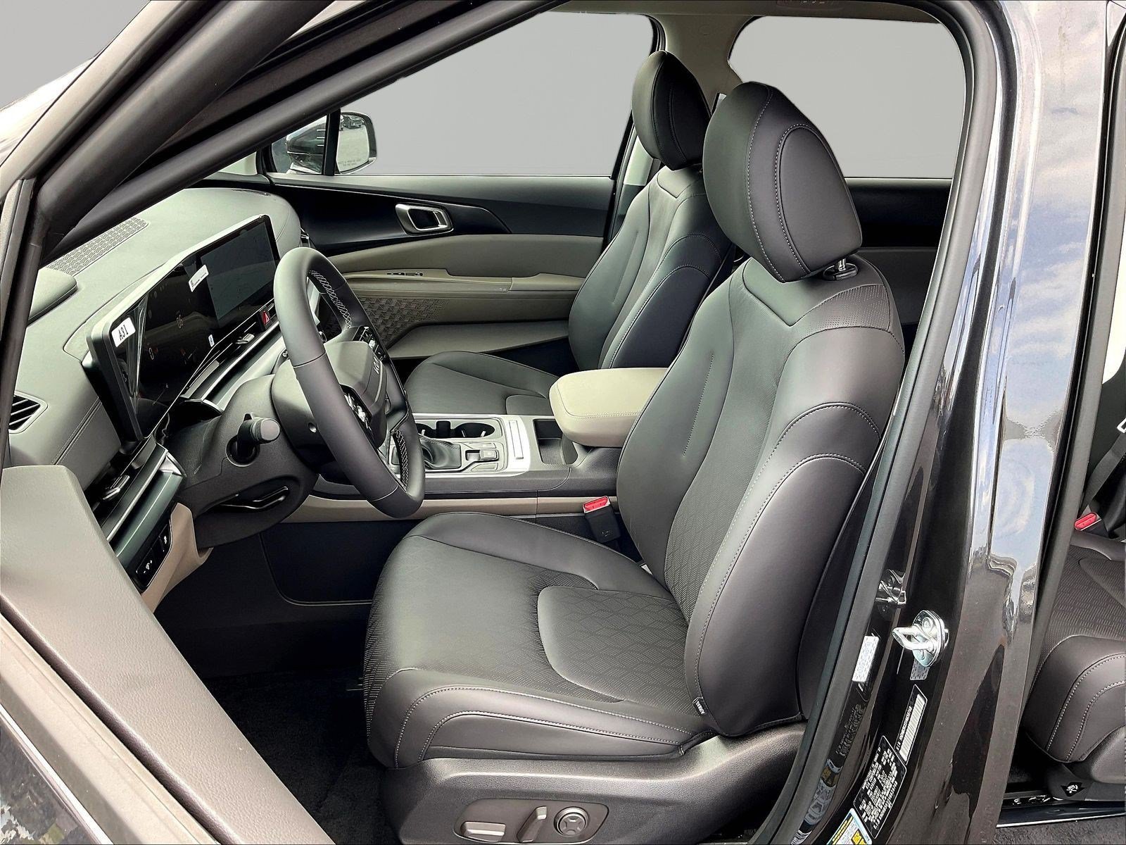New 2027 Kia Carnival FWD image 17